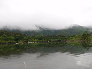 低く厚い雲に覆われていました