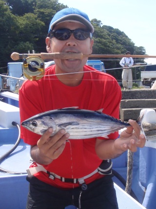 海フライの定番ポーズです