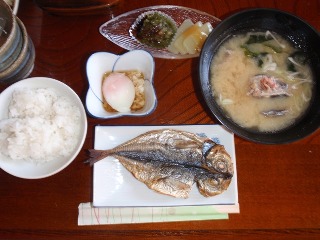 昨夜のムツがお味噌汁の中から再びこんにちは、でした