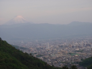 甲府の町を眼下に