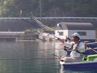 奥に見えるのが東電ポンプ