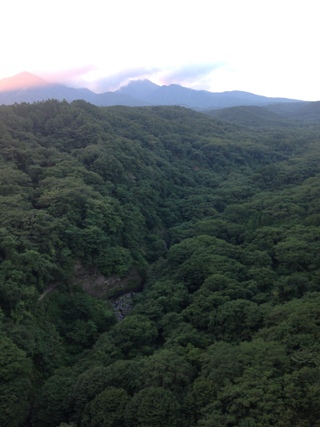 夕暮れの山