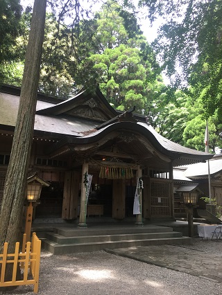 広くないけど静かで荘厳な感じ